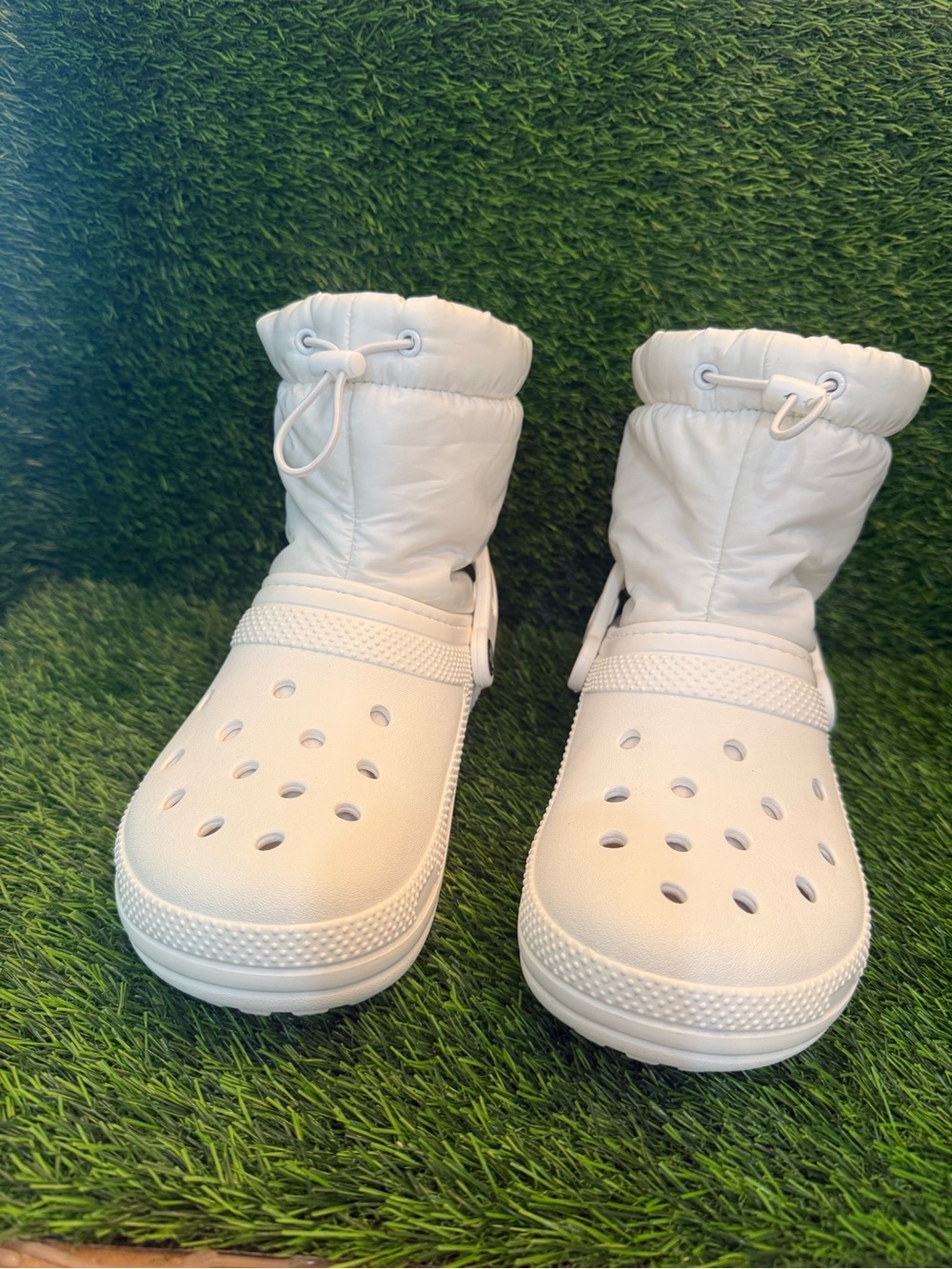 Crocs, unisex White Winter Clog Boots - Padded Snow-Style Slip-Ons m 6 w 8